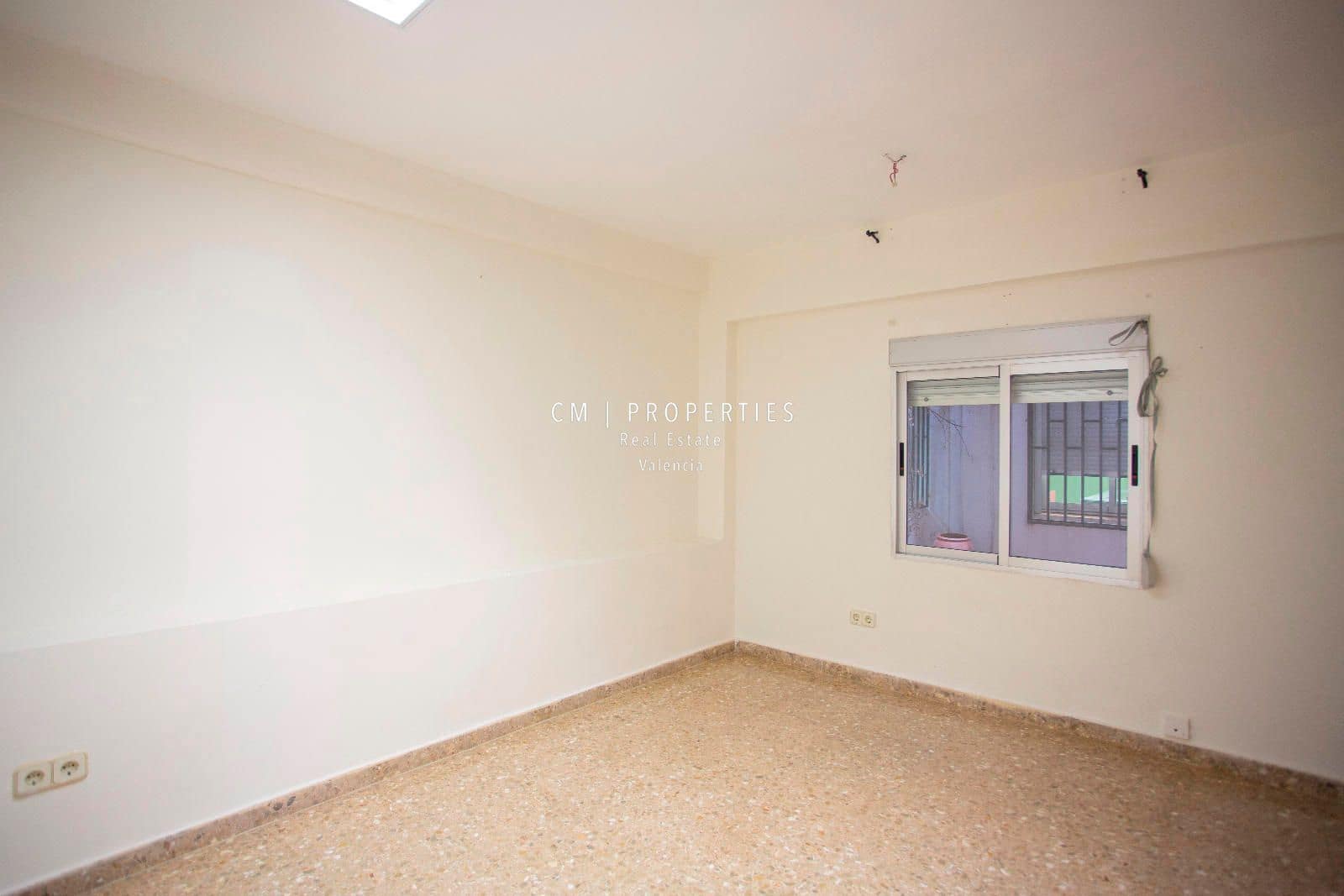 Commercial for sale in Valencia city with garage - € 510,000 (Ref: 8966774)