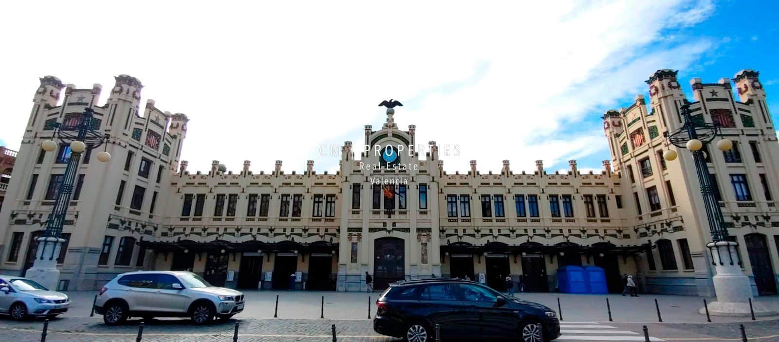 Commercial for sale in Valencia city with garage - € 510,000 (Ref: 8966774)