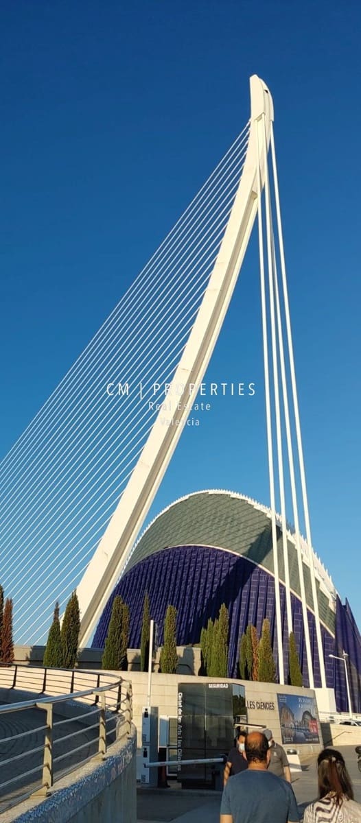 1 quarto Penthouse para arrendar em Valencia cidade - 1 050 € (Ref: 8969556)