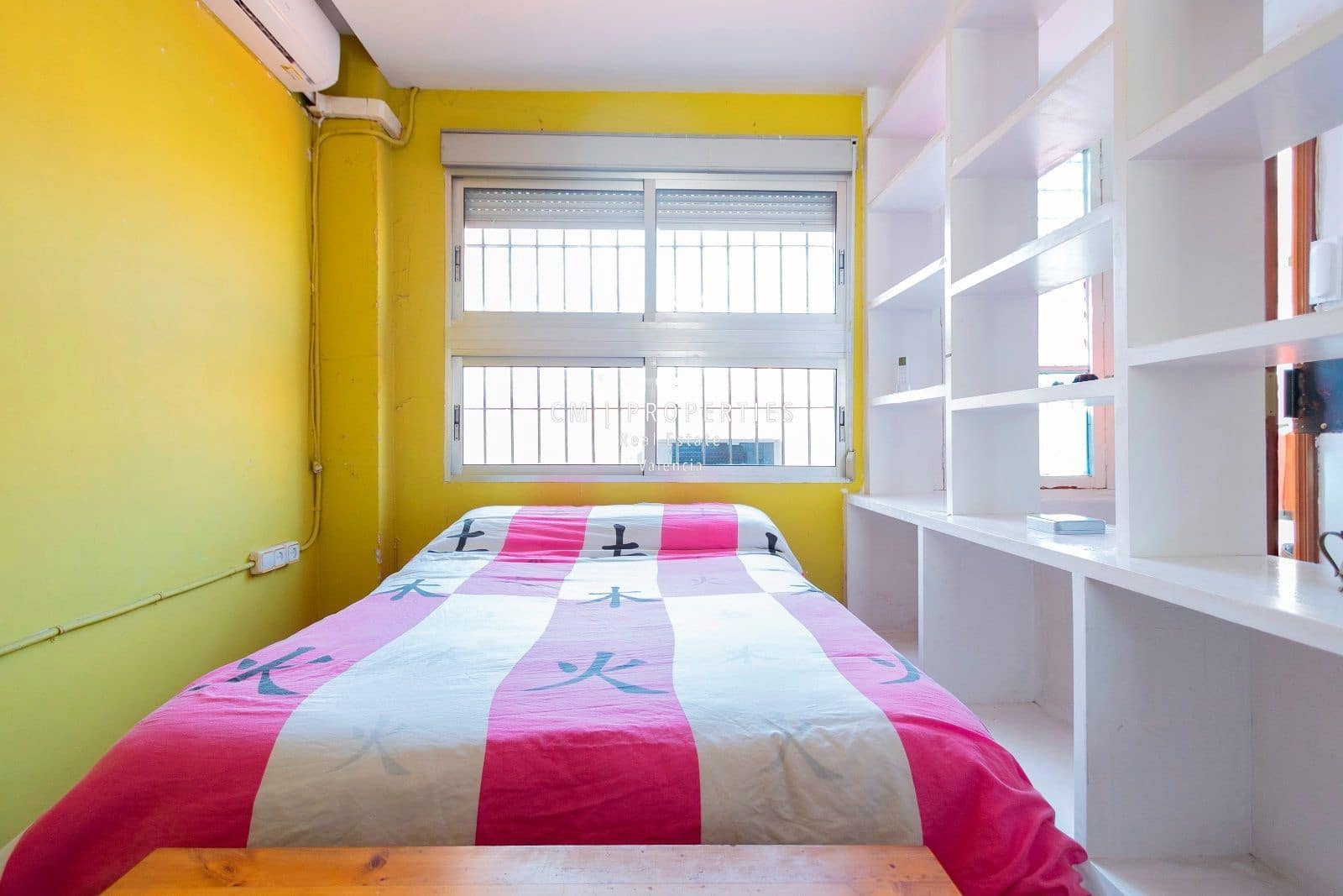 1 quarto Penthouse para arrendar em Valencia cidade - 1 050 € (Ref: 8969556)
