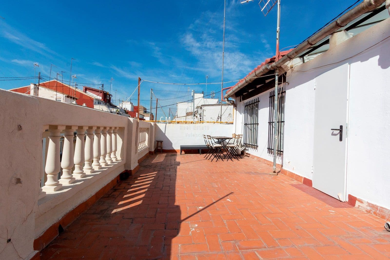 1 quarto Penthouse para arrendar em Valencia cidade - 1 050 € (Ref: 8969556)