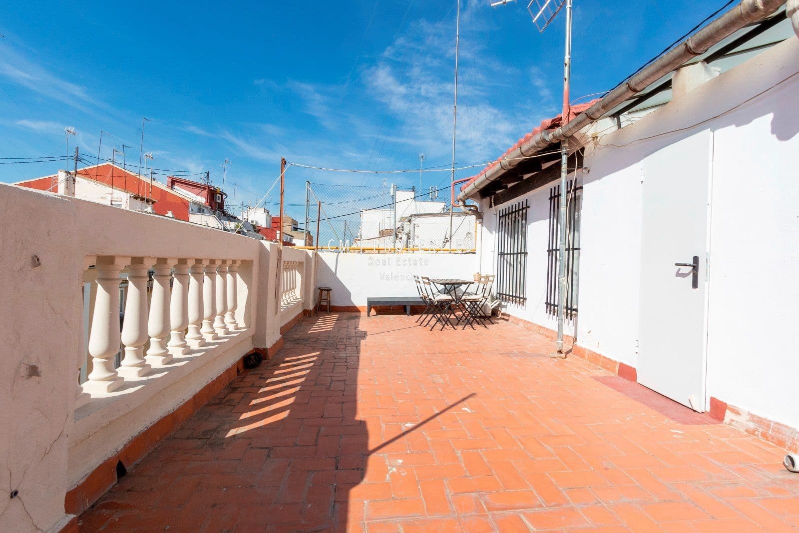 1 quarto Penthouse para arrendar em Valencia cidade - 1 050 € (Ref: 8969556)