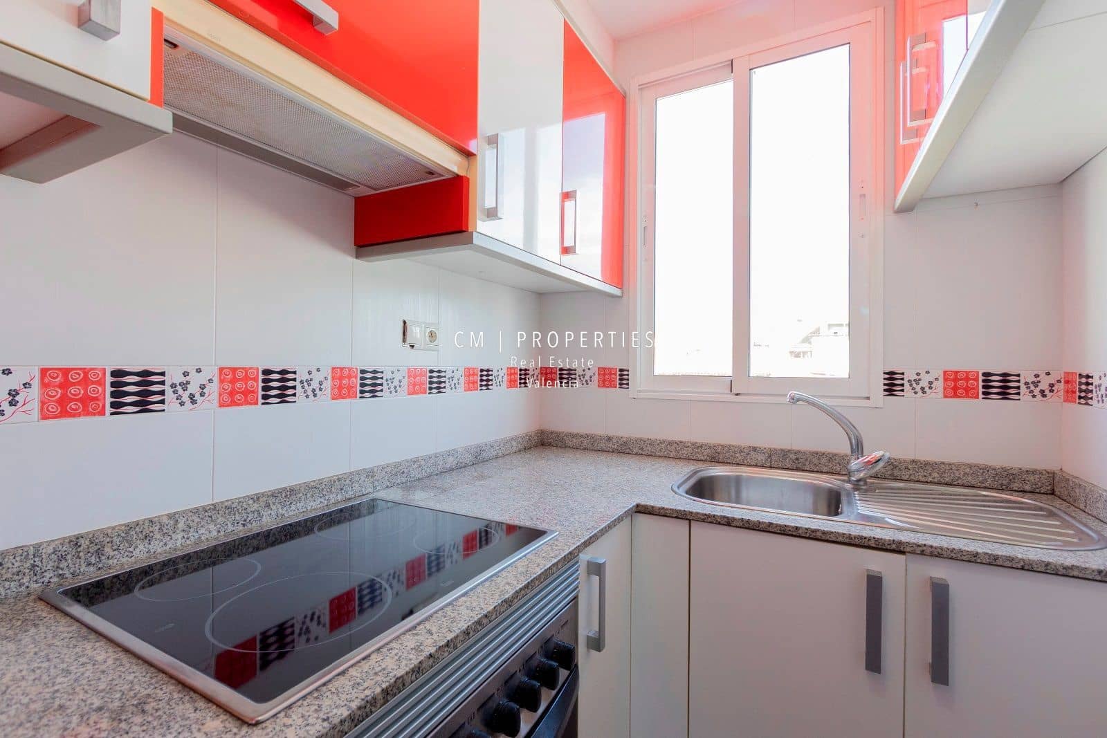 1 quarto Penthouse para arrendar em Valencia cidade - 1 050 € (Ref: 8969556)