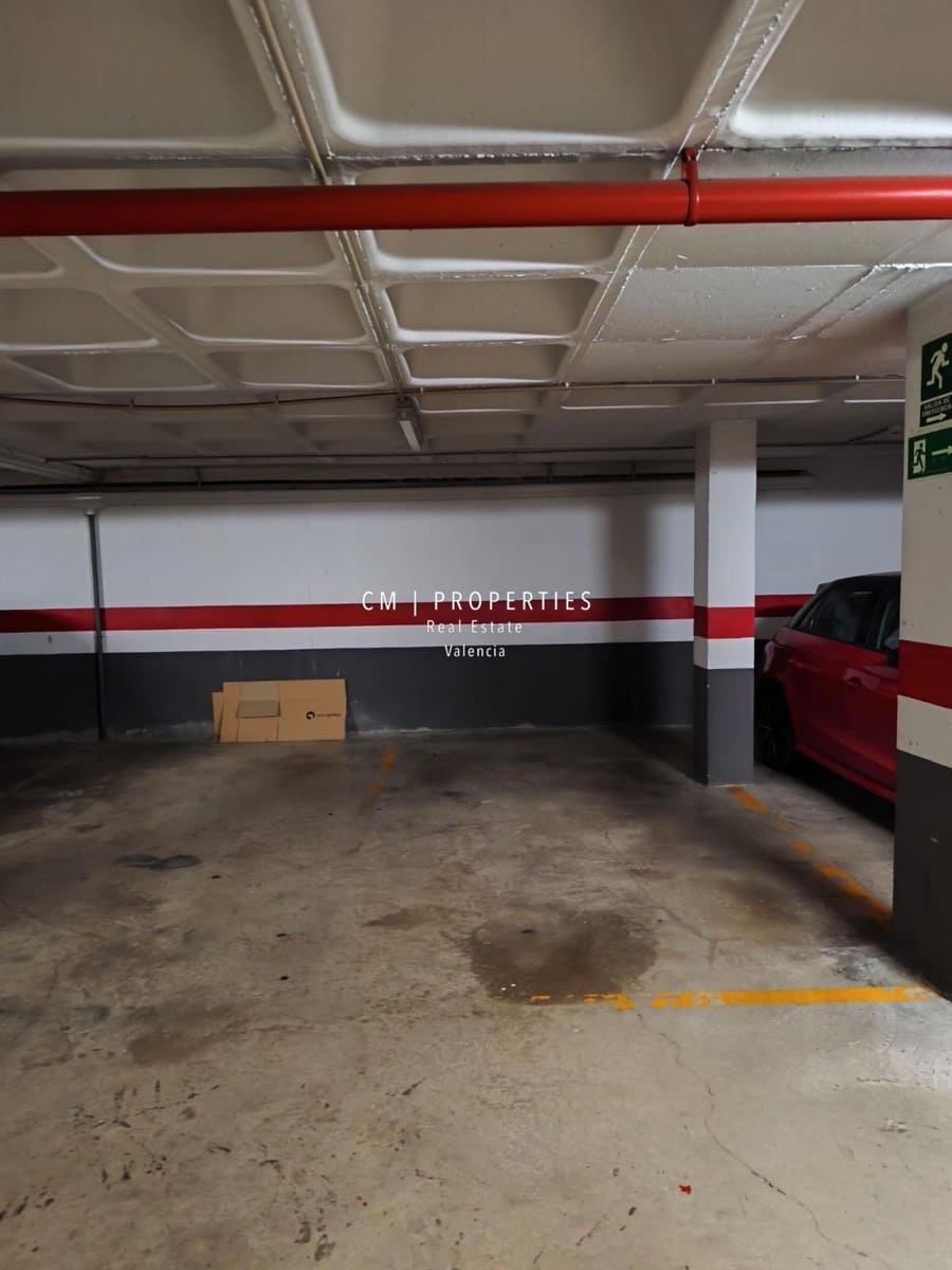 Garage til salg i Valencia by - € 33.000 (Ref: 8987377)