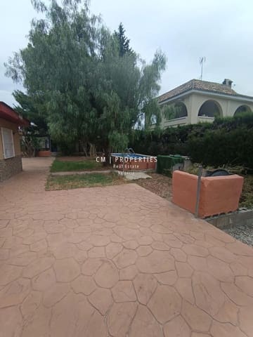 4 Zimmer Villa zu verkaufen in Llíria mit Pool Garage - 265.000 € (Ref: 9066584)