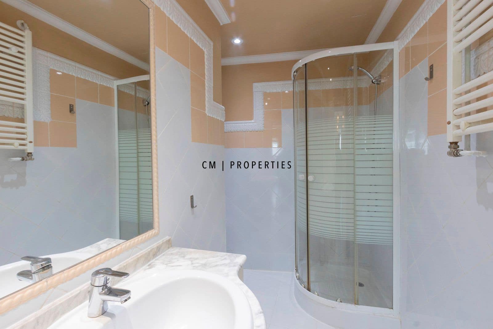 Penthouse de 3 chambres à louer à Valence ville avec piscine - 3 200 € (Ref: 9066586)