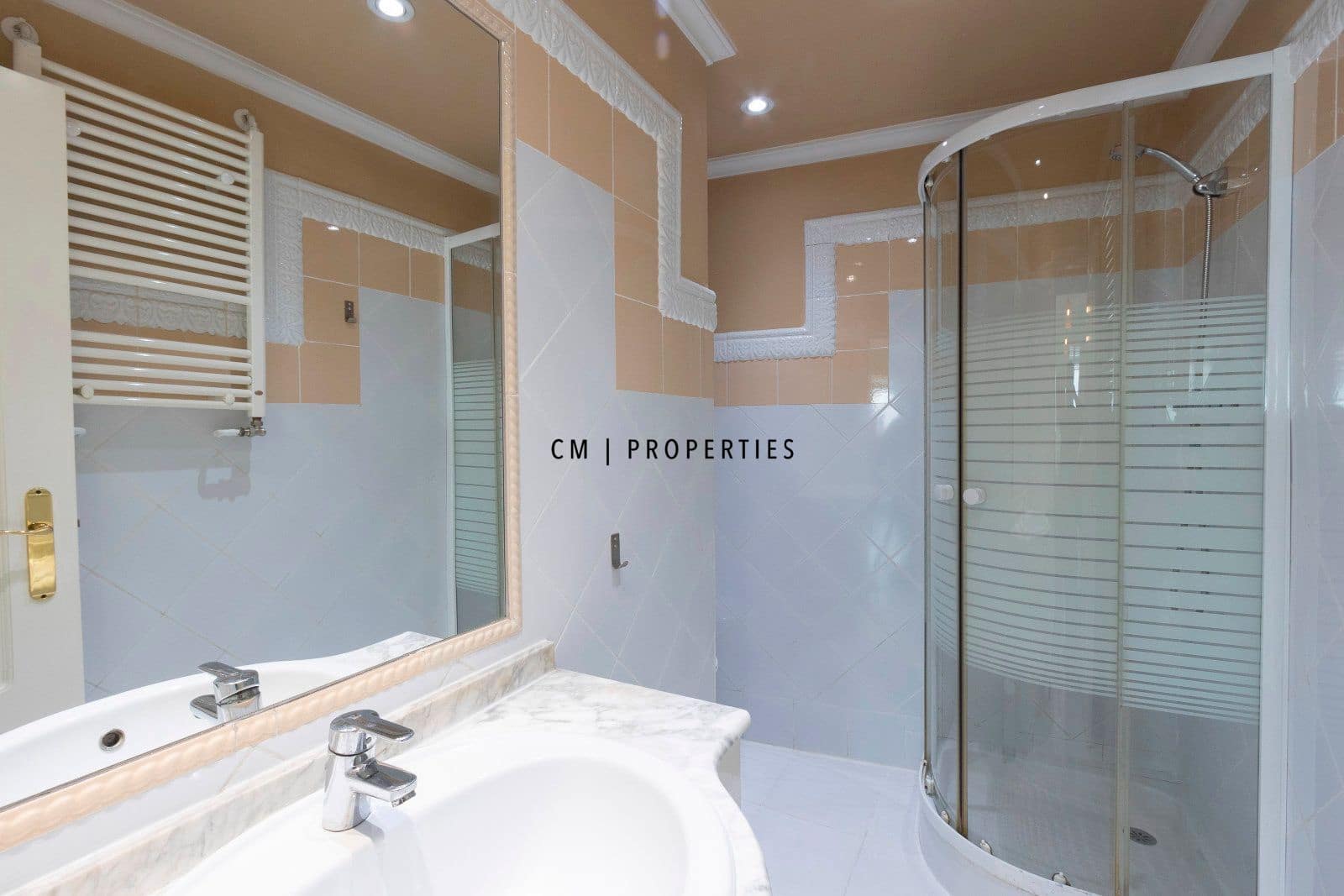 Penthouse de 3 chambres à louer à Valence ville avec piscine - 3 200 € (Ref: 9066586)