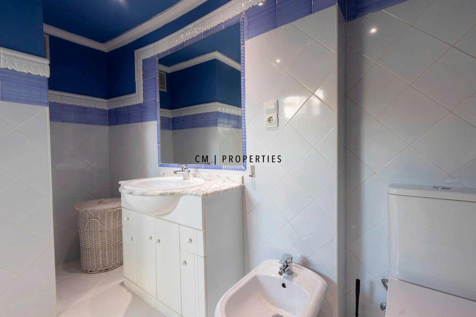 Penthouse de 3 chambres à louer à Valence ville avec piscine - 3 200 € (Ref: 9066586)