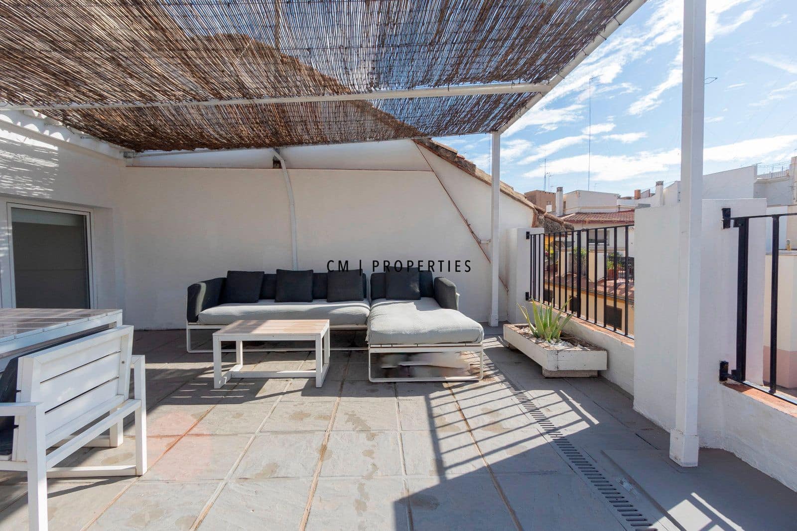 Penthouse de 3 chambres à louer à Valence ville avec piscine - 3 200 € (Ref: 9066586)