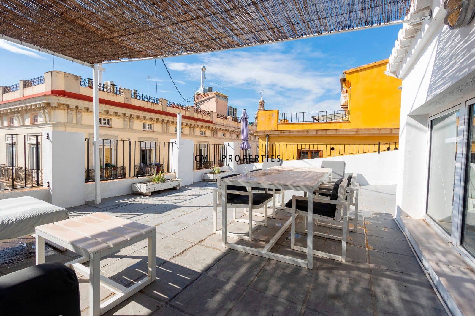 Penthouse de 3 chambres à louer à Valence ville avec piscine - 3 200 € (Ref: 9066586)