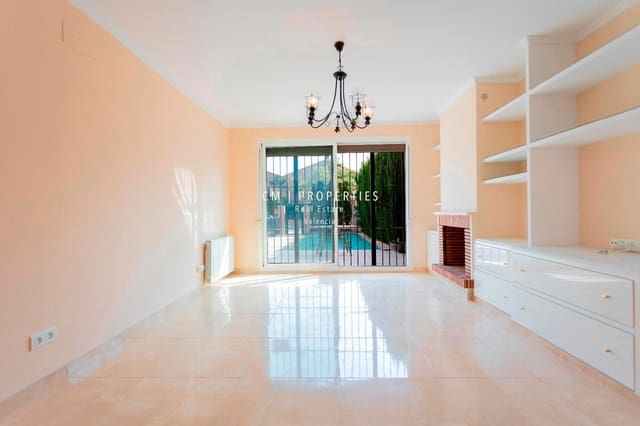 4 bedroom Townhouse for sale in Bétera with pool garage - € 352,000 (Ref: 9074329)