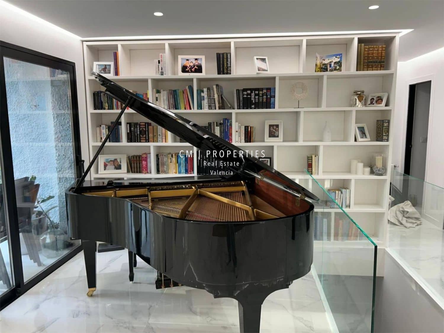 3 soveværelse Byhus til leje i Chiva med swimmingpool garage - € 2.500 (Ref: 9077078)