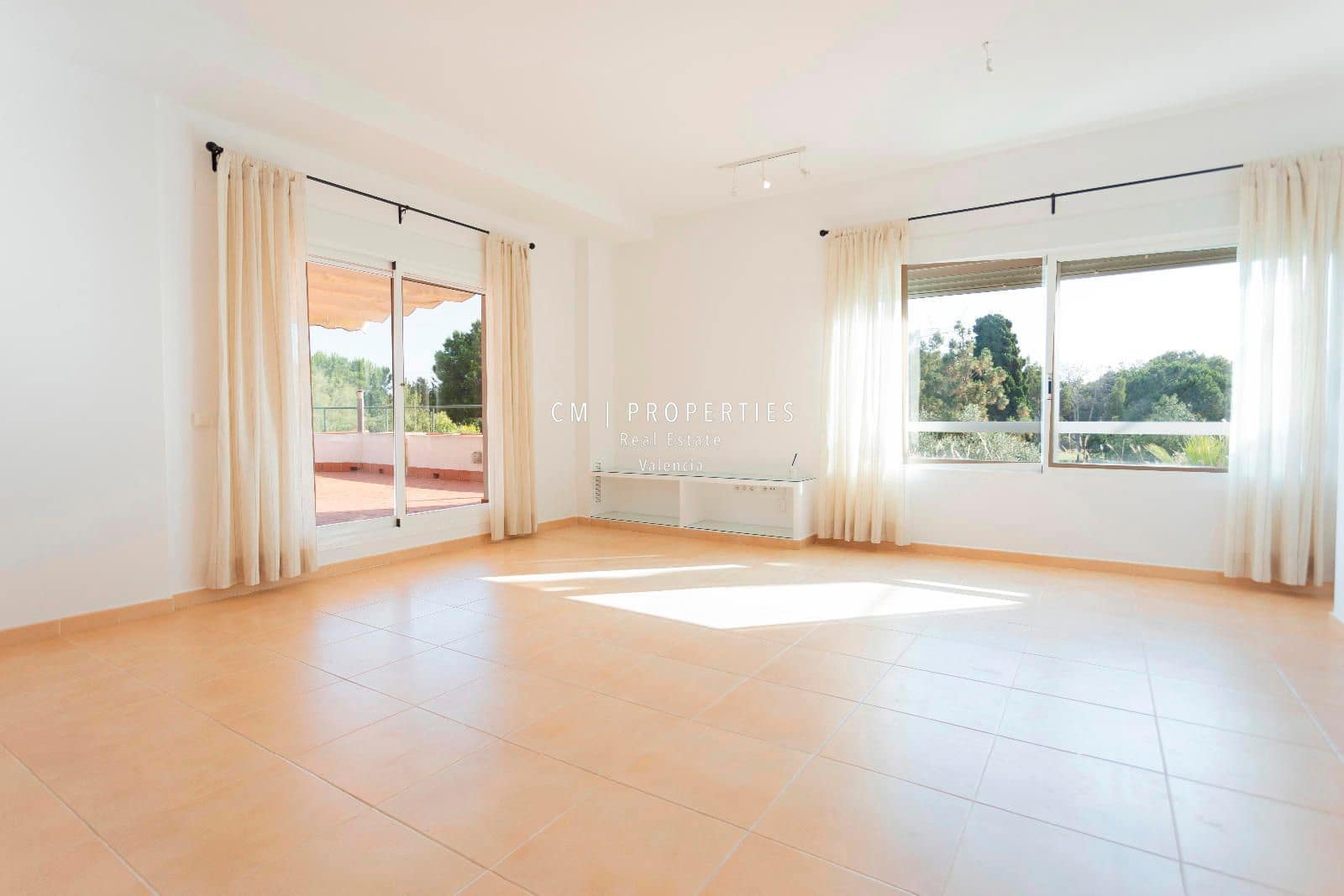 4 soveværelse Penthouse til leje i Betera med swimmingpool garage - € 2.750 (Ref: 9077082)