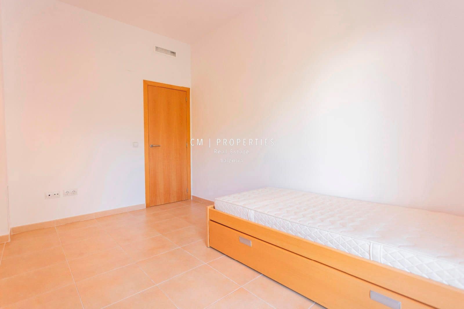 4 soveværelse Penthouse til leje i Betera med swimmingpool garage - € 2.750 (Ref: 9077082)