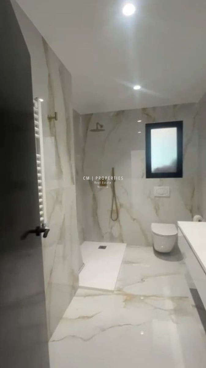 3 slaapkamer Villa te koop in Chiva met zwembad garage - € 439.000 (Ref: 9077468)