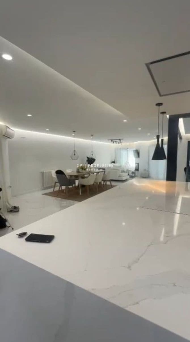 3 slaapkamer Villa te koop in Chiva met zwembad garage - € 439.000 (Ref: 9077468)