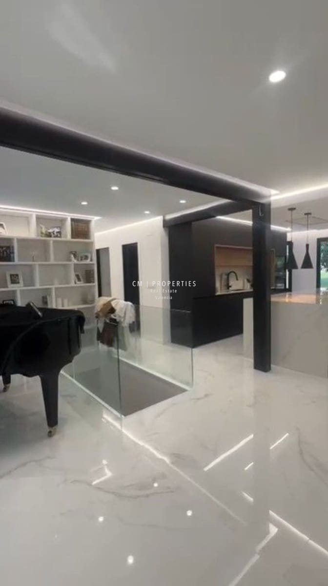 3 slaapkamer Villa te koop in Chiva met zwembad garage - € 439.000 (Ref: 9077468)