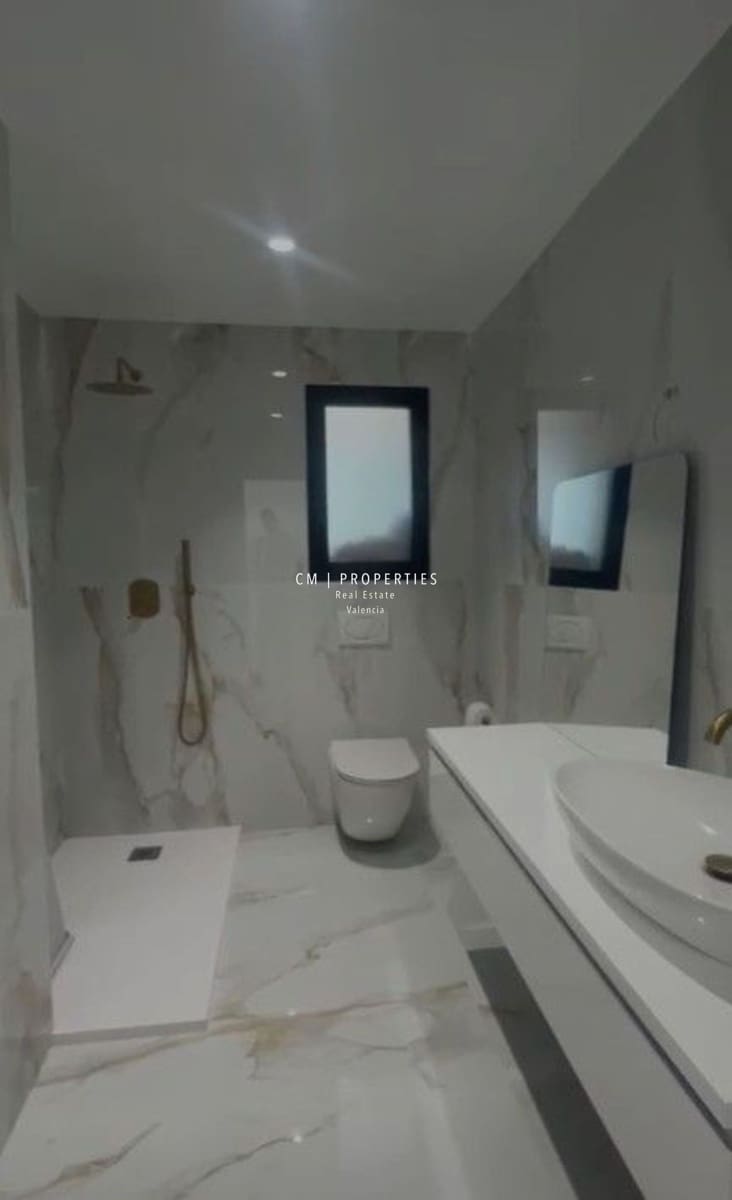 3 slaapkamer Villa te koop in Chiva met zwembad garage - € 439.000 (Ref: 9077468)