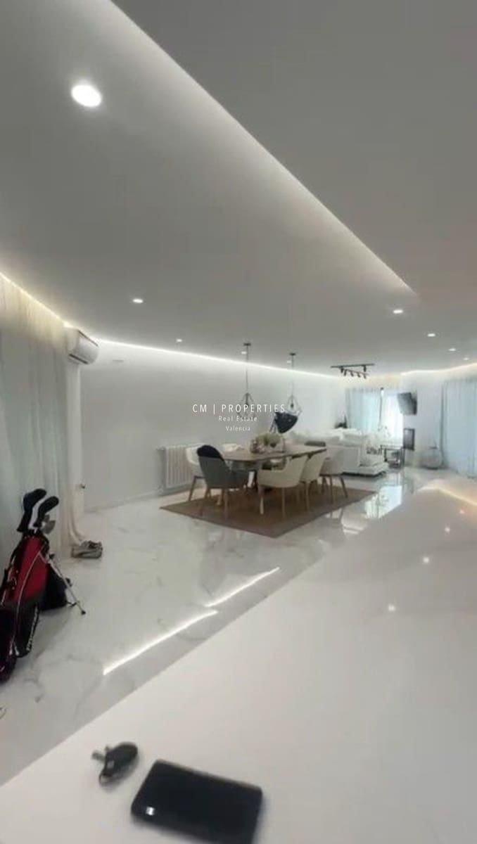 3 slaapkamer Villa te koop in Chiva met zwembad garage - € 439.000 (Ref: 9077468)