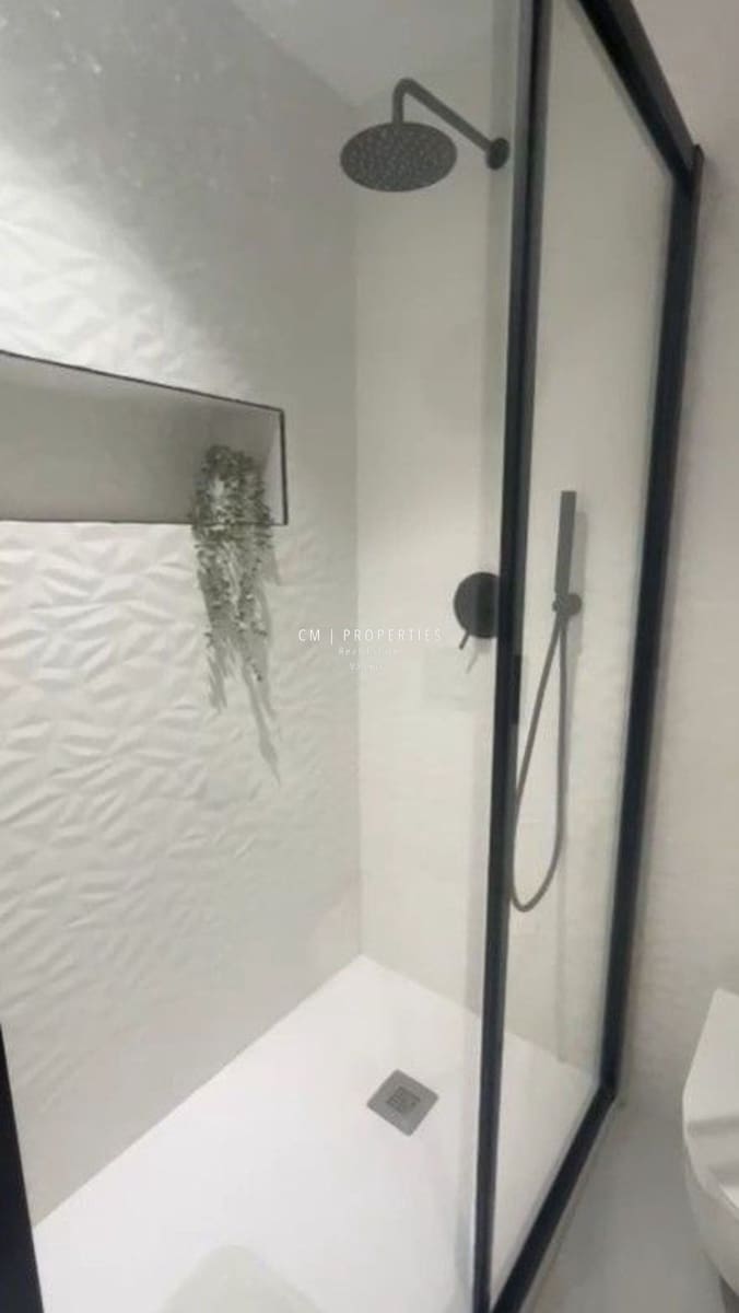 3 slaapkamer Villa te koop in Chiva met zwembad garage - € 439.000 (Ref: 9077468)