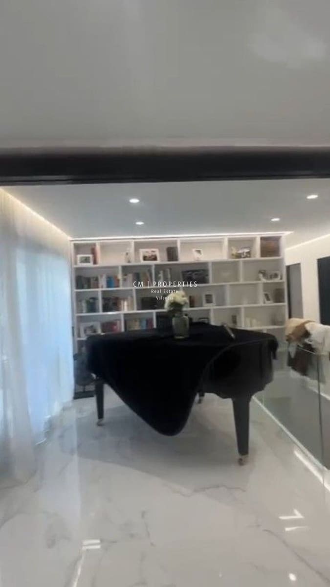 3 slaapkamer Villa te koop in Chiva met zwembad garage - € 439.000 (Ref: 9077468)