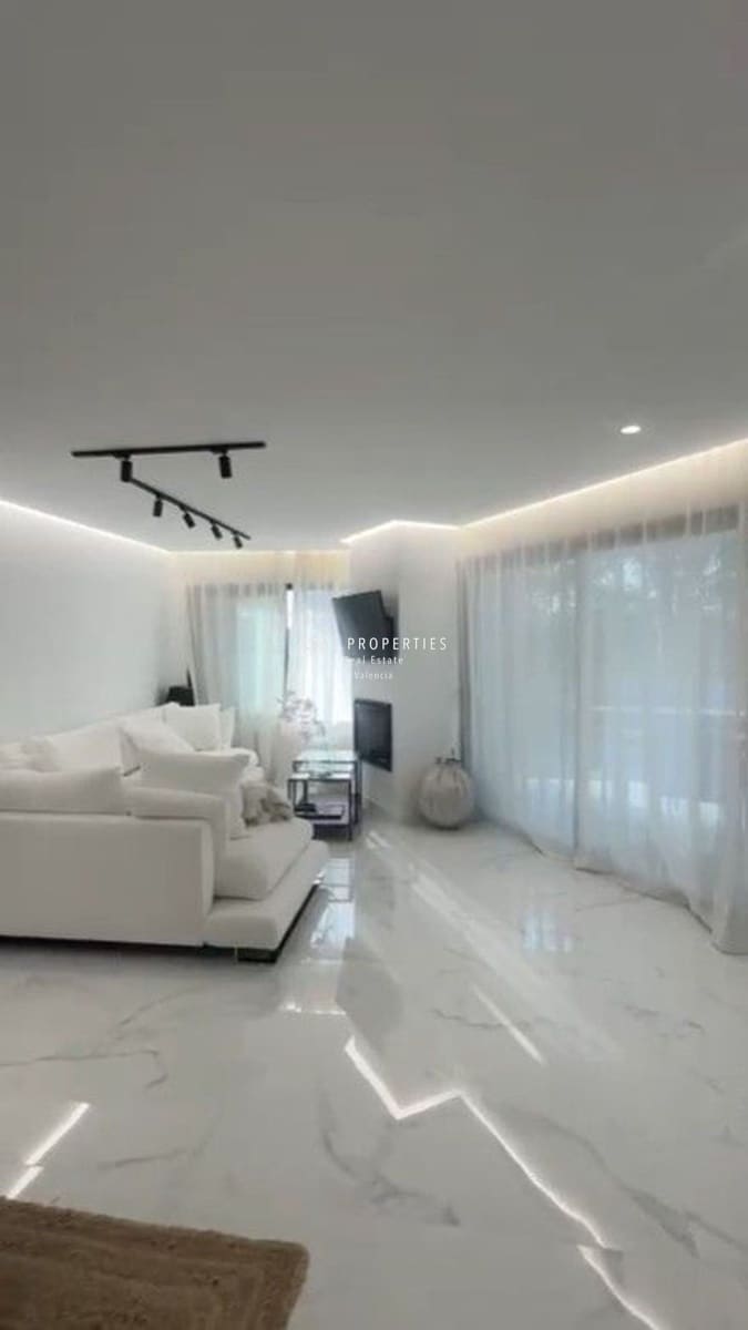 3 slaapkamer Villa te koop in Chiva met zwembad garage - € 439.000 (Ref: 9077468)