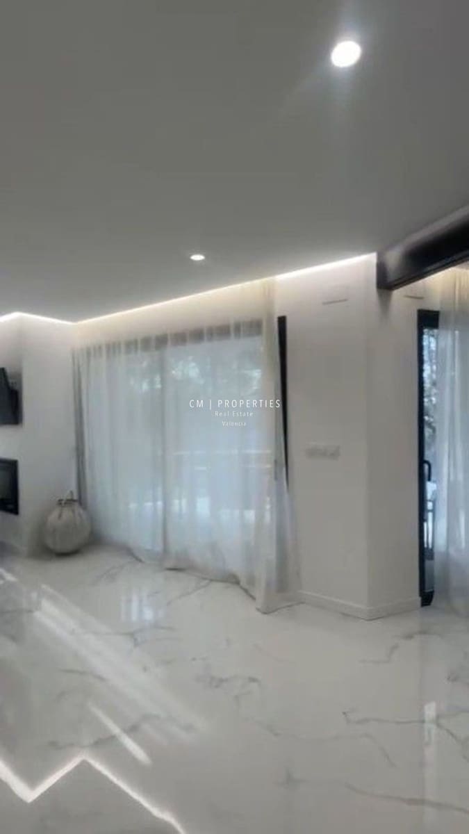 3 slaapkamer Villa te koop in Chiva met zwembad garage - € 439.000 (Ref: 9077468)