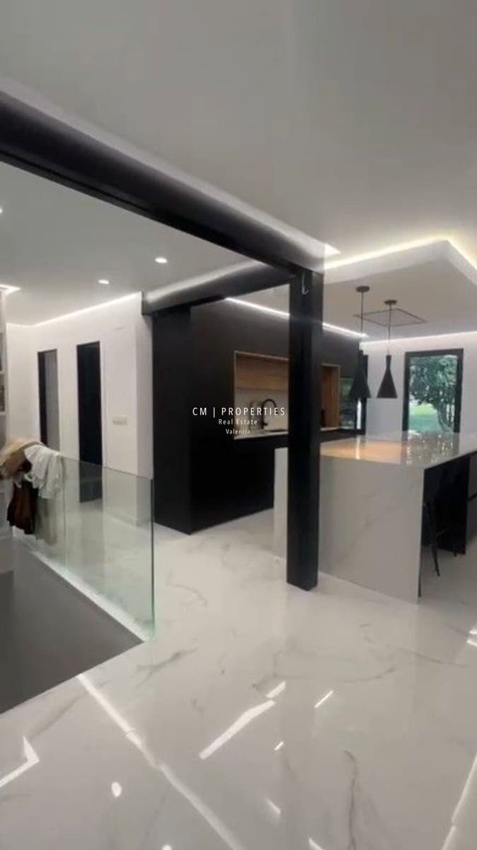 3 slaapkamer Villa te koop in Chiva met zwembad garage - € 439.000 (Ref: 9077468)