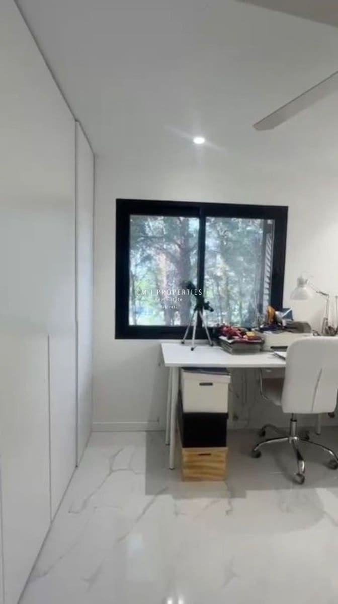 3 slaapkamer Villa te koop in Chiva met zwembad garage - € 439.000 (Ref: 9077468)