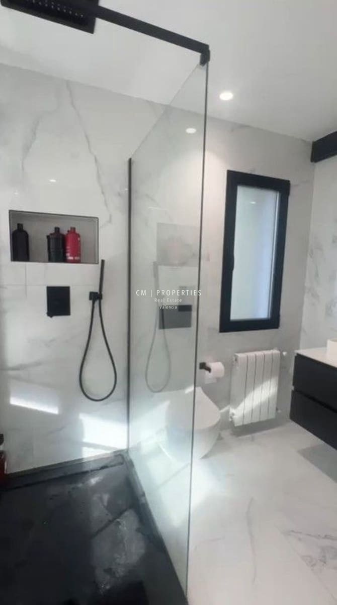 3 slaapkamer Villa te koop in Chiva met zwembad garage - € 439.000 (Ref: 9077468)