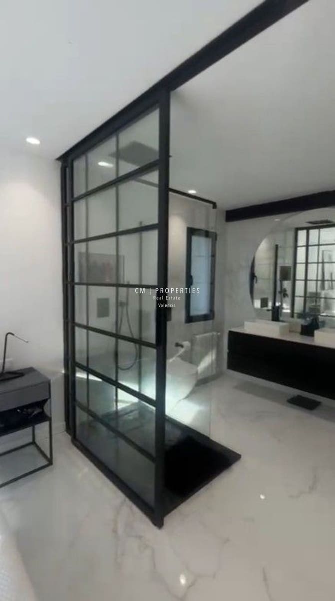 3 slaapkamer Villa te koop in Chiva met zwembad garage - € 439.000 (Ref: 9077468)