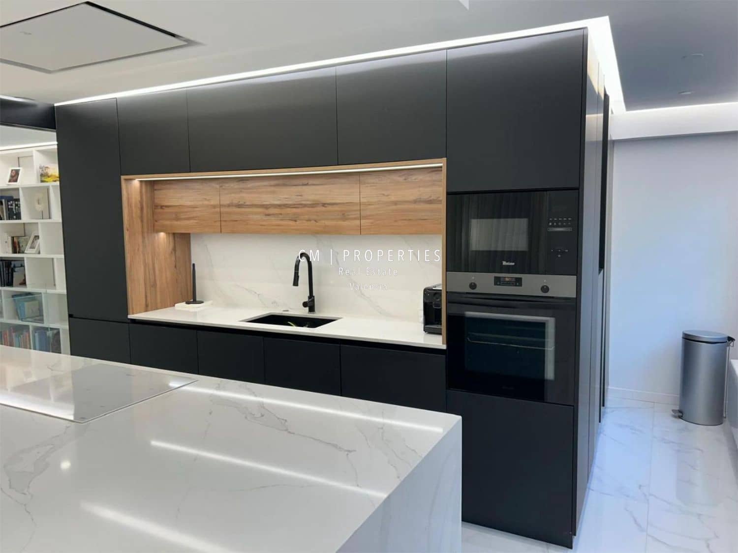 3 slaapkamer Villa te koop in Chiva met zwembad garage - € 439.000 (Ref: 9077468)