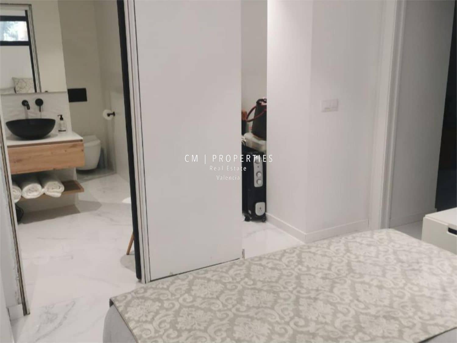 3 slaapkamer Villa te koop in Chiva met zwembad garage - € 439.000 (Ref: 9077468)