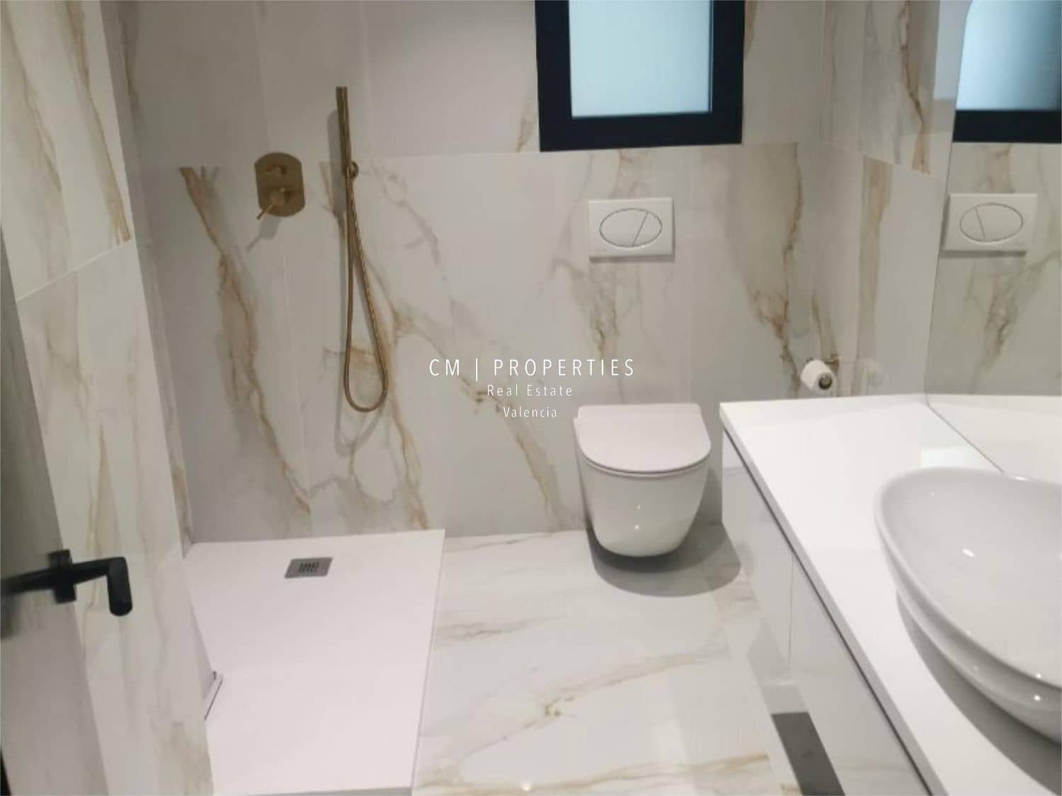 3 slaapkamer Villa te koop in Chiva met zwembad garage - € 439.000 (Ref: 9077468)