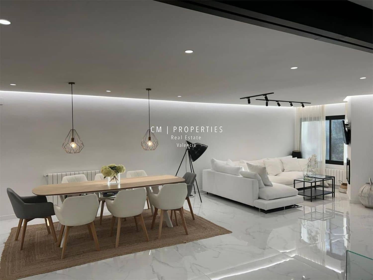 3 slaapkamer Villa te koop in Chiva met zwembad garage - € 439.000 (Ref: 9077468)