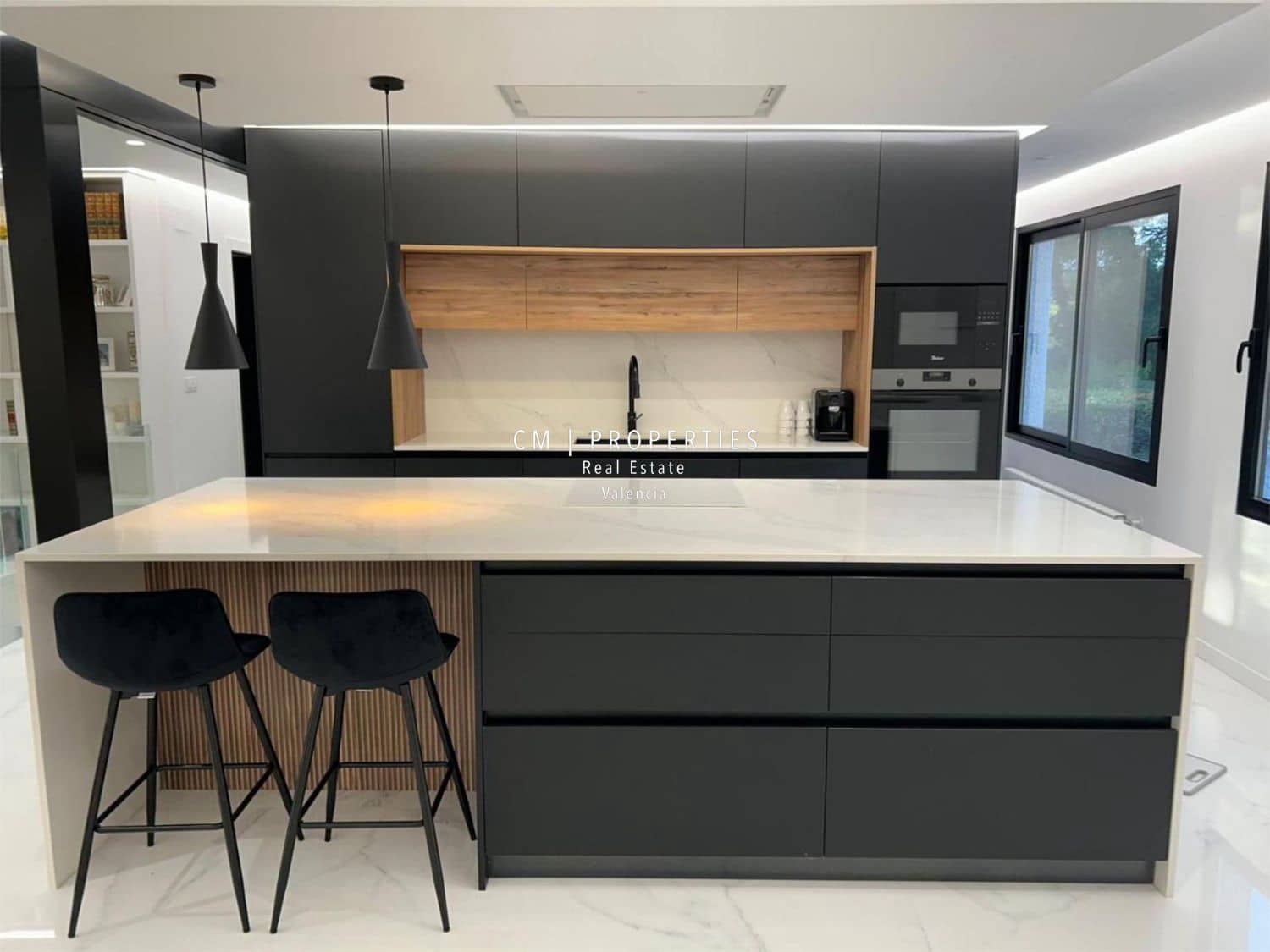 3 slaapkamer Villa te koop in Chiva met zwembad garage - € 439.000 (Ref: 9077468)