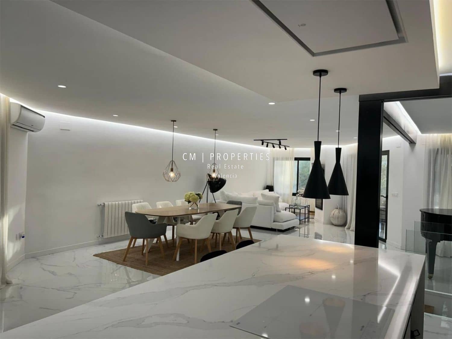 3 slaapkamer Villa te koop in Chiva met zwembad garage - € 439.000 (Ref: 9077468)