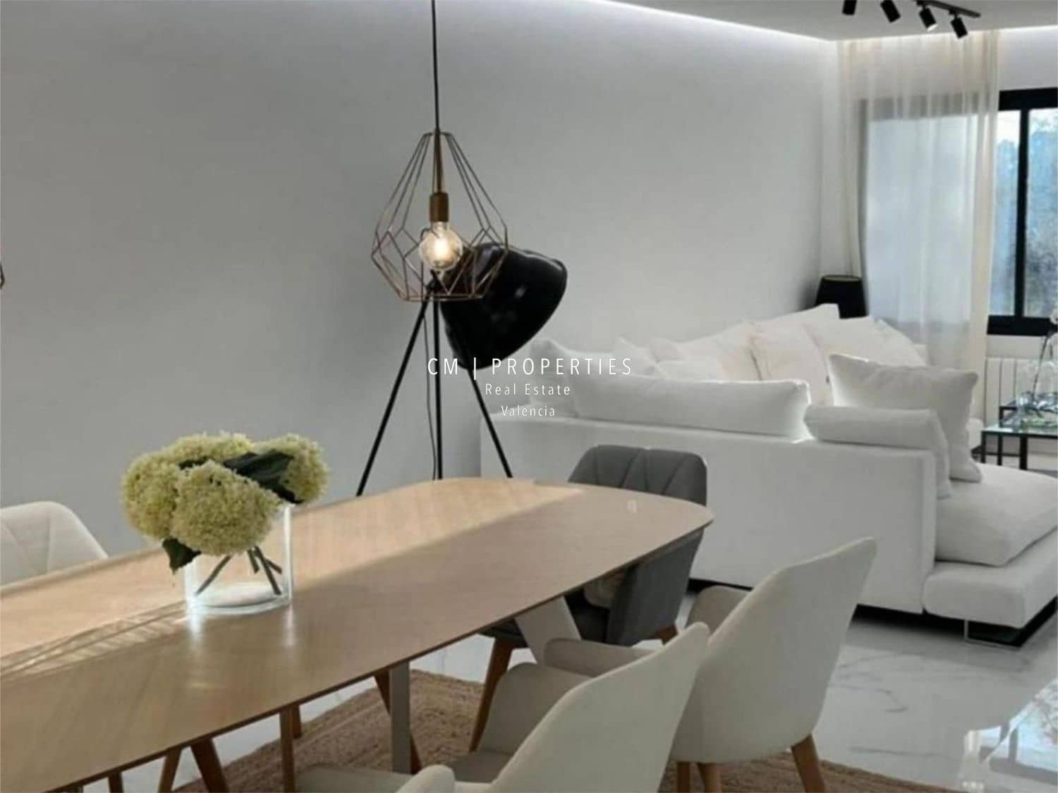 3 slaapkamer Villa te koop in Chiva met zwembad garage - € 439.000 (Ref: 9077468)