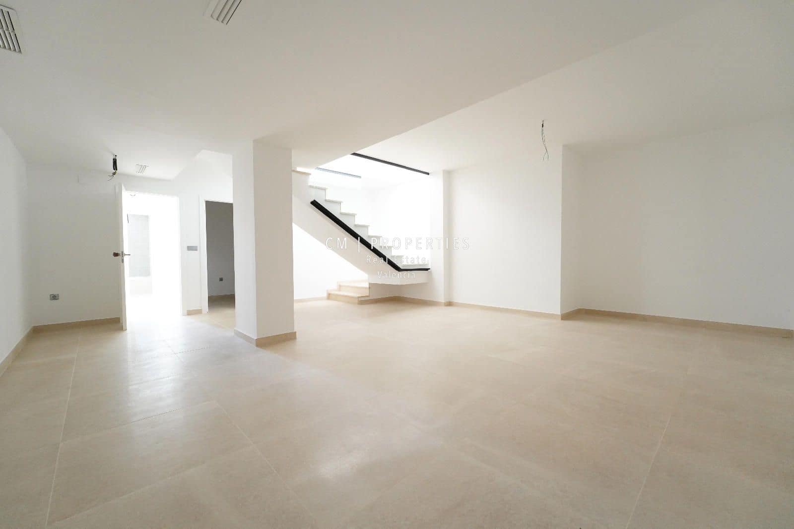 4 makuuhuone Omakotitalo myytävänä paikassa Chiva mukana 
autotalli - 350 000 € (Ref: 9092207)