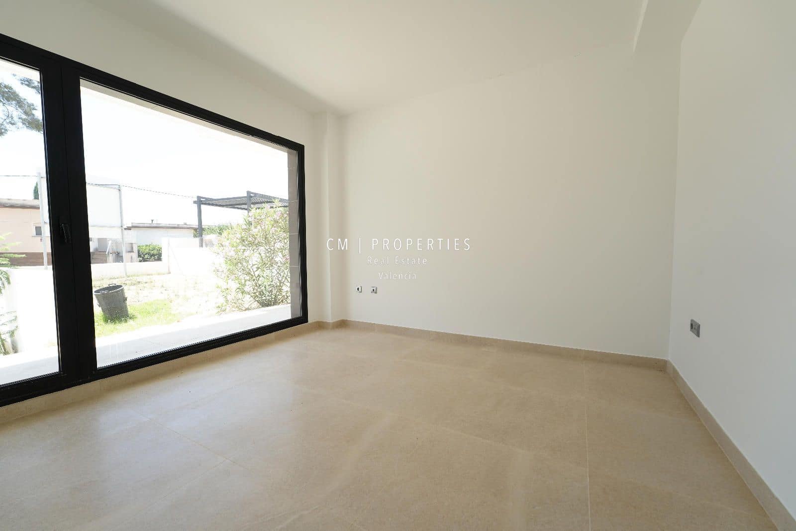 4 makuuhuone Omakotitalo myytävänä paikassa Chiva mukana 
autotalli - 350 000 € (Ref: 9092207)