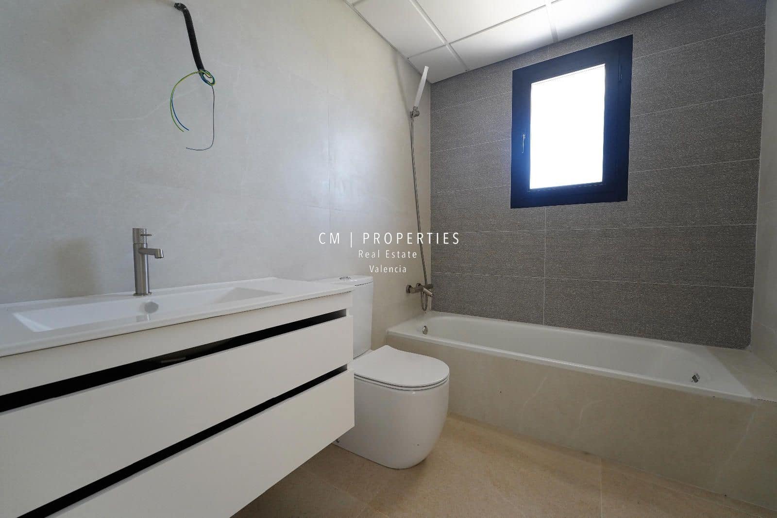 4 makuuhuone Omakotitalo myytävänä paikassa Chiva mukana 
autotalli - 350 000 € (Ref: 9092207)