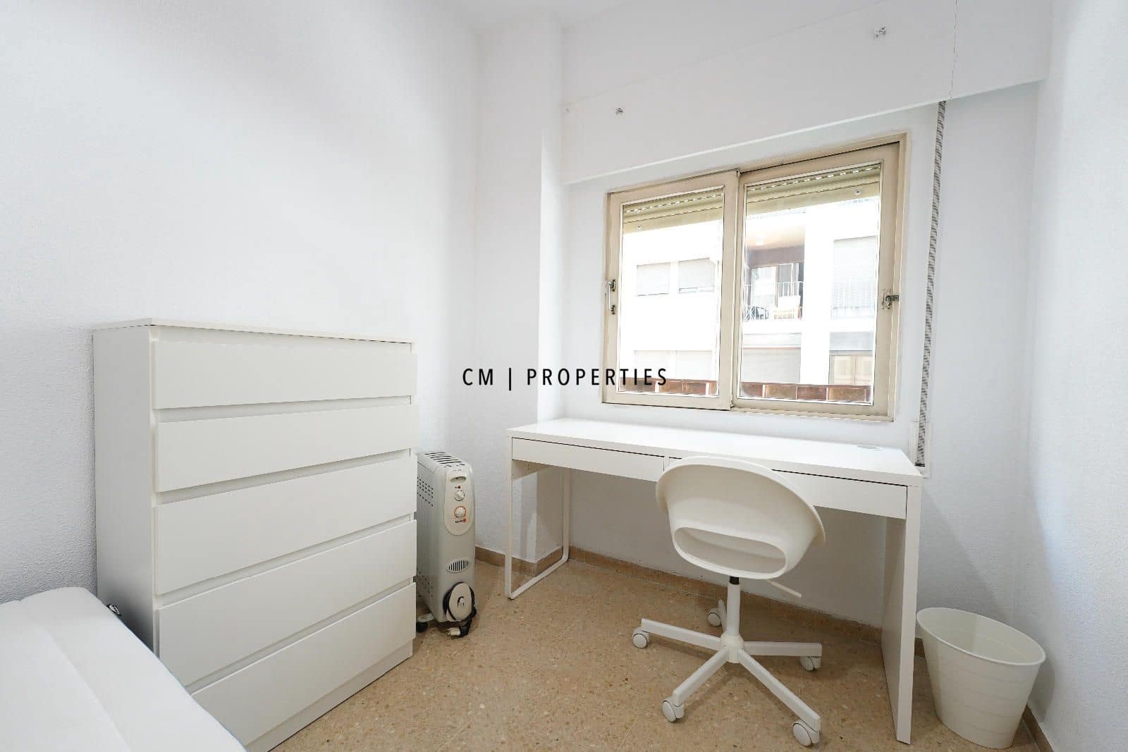 4 bedroom Apartment for rent in Valencia city - € 365 (Ref: 9097105)