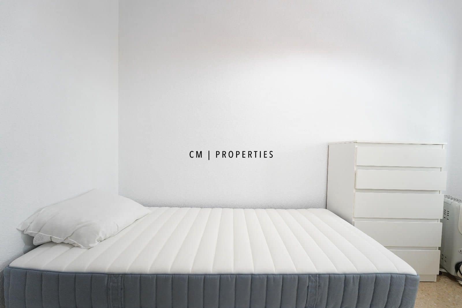 4 bedroom Apartment for rent in Valencia city - € 365 (Ref: 9097105)