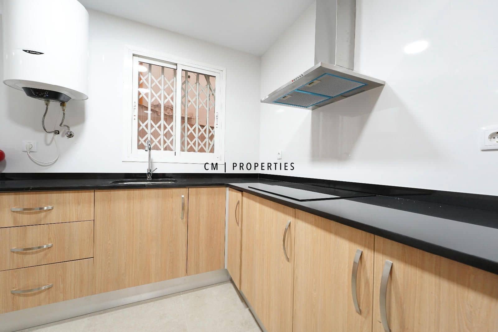 4 bedroom Apartment for rent in Valencia city - € 365 (Ref: 9097105)