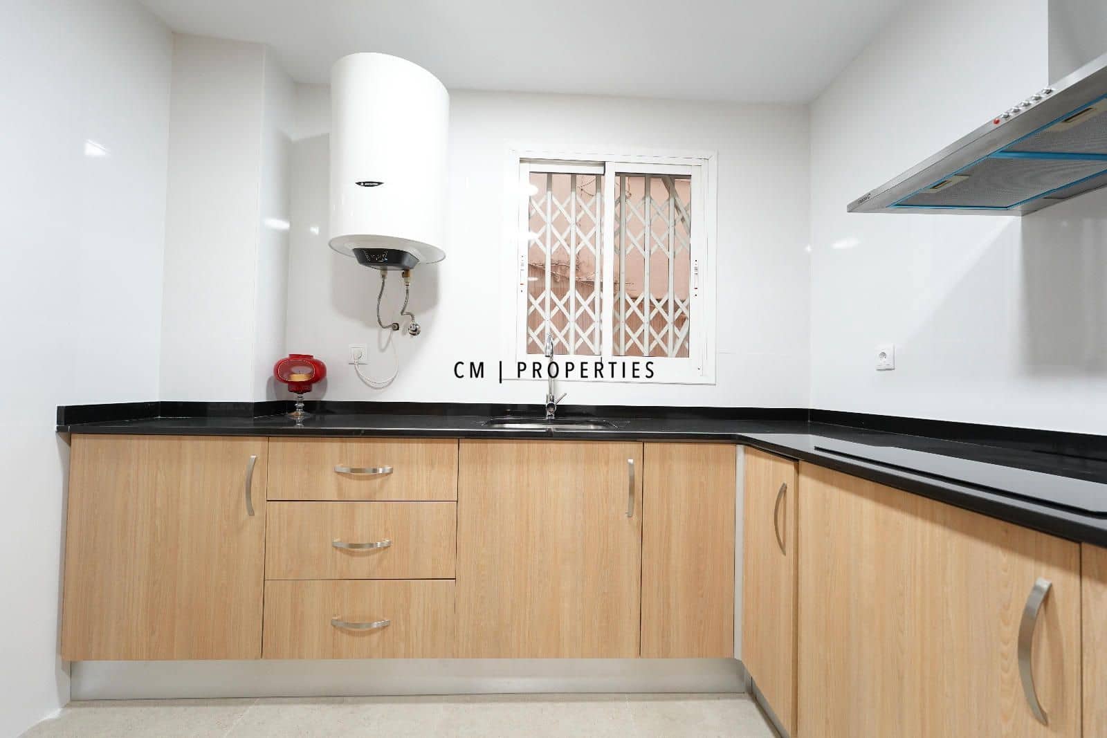 4 bedroom Apartment for rent in Valencia city - € 365 (Ref: 9097105)