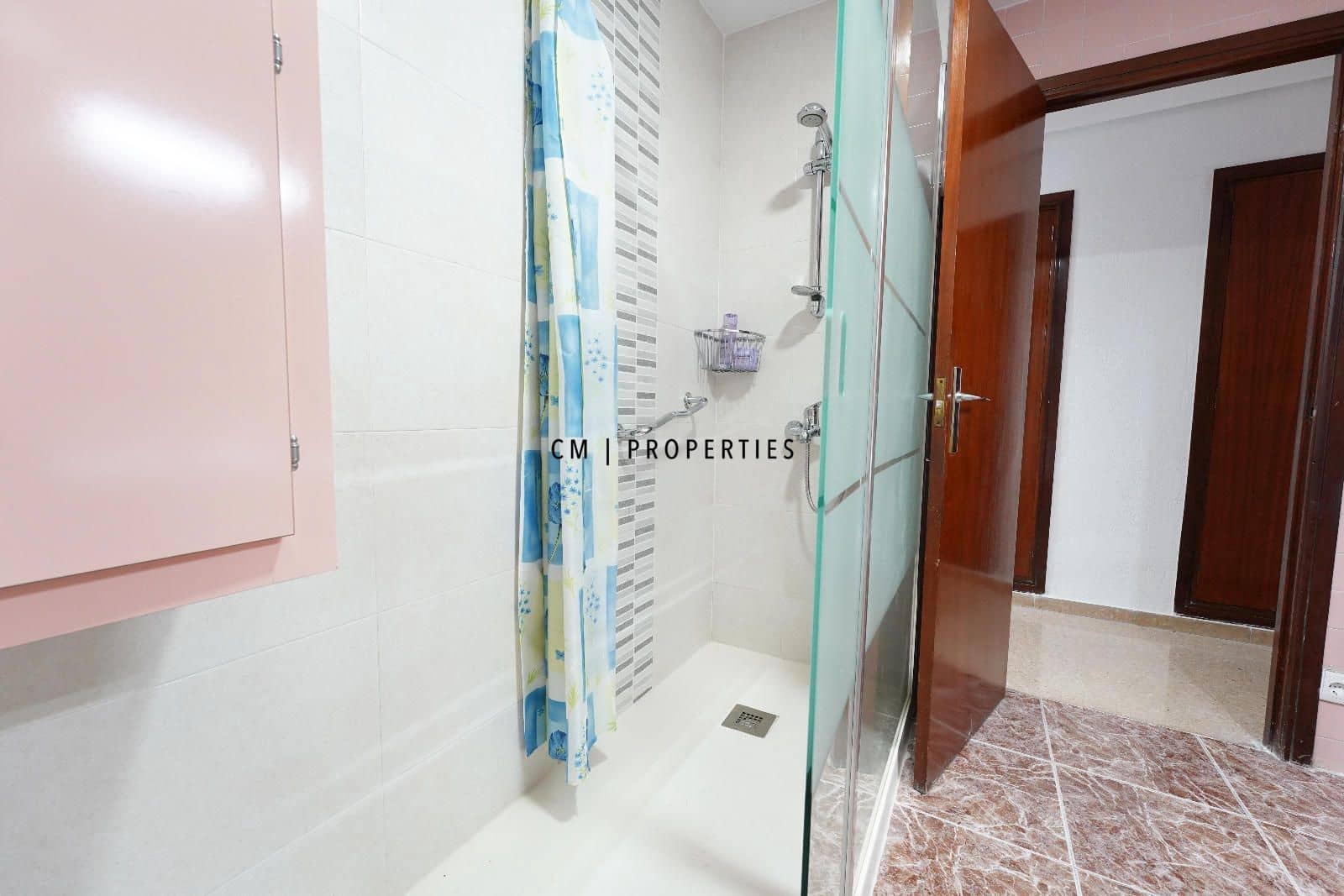 4 bedroom Apartment for rent in Valencia city - € 365 (Ref: 9097105)