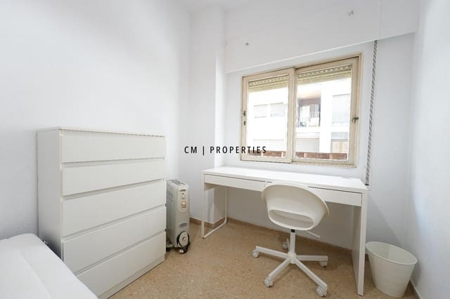Appartement de 4 chambres à louer à Ciutat Vella, Valence ville - 365 € (Ref: 9097105)