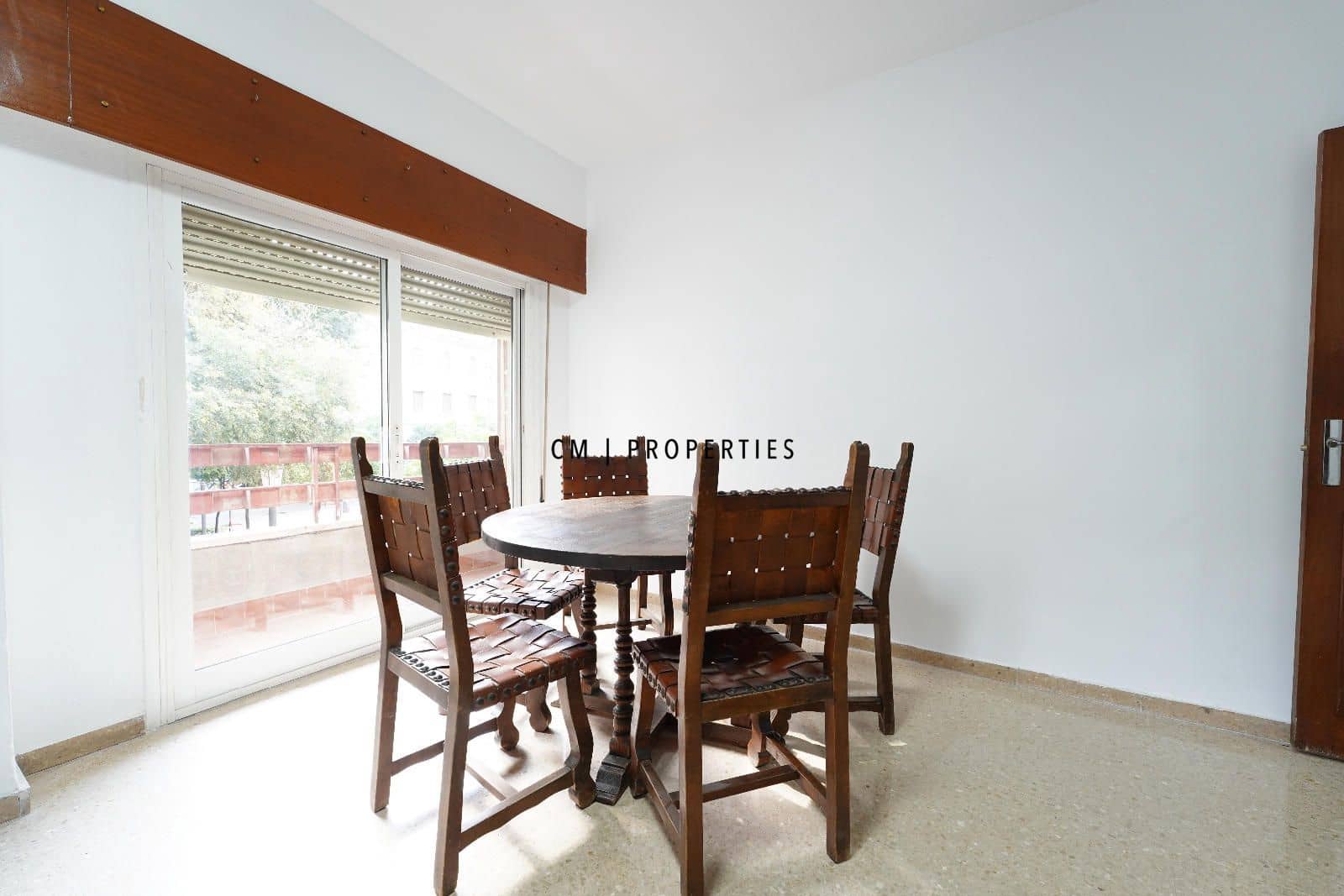 4 bedroom Apartment for rent in Valencia city - € 365 (Ref: 9097105)
