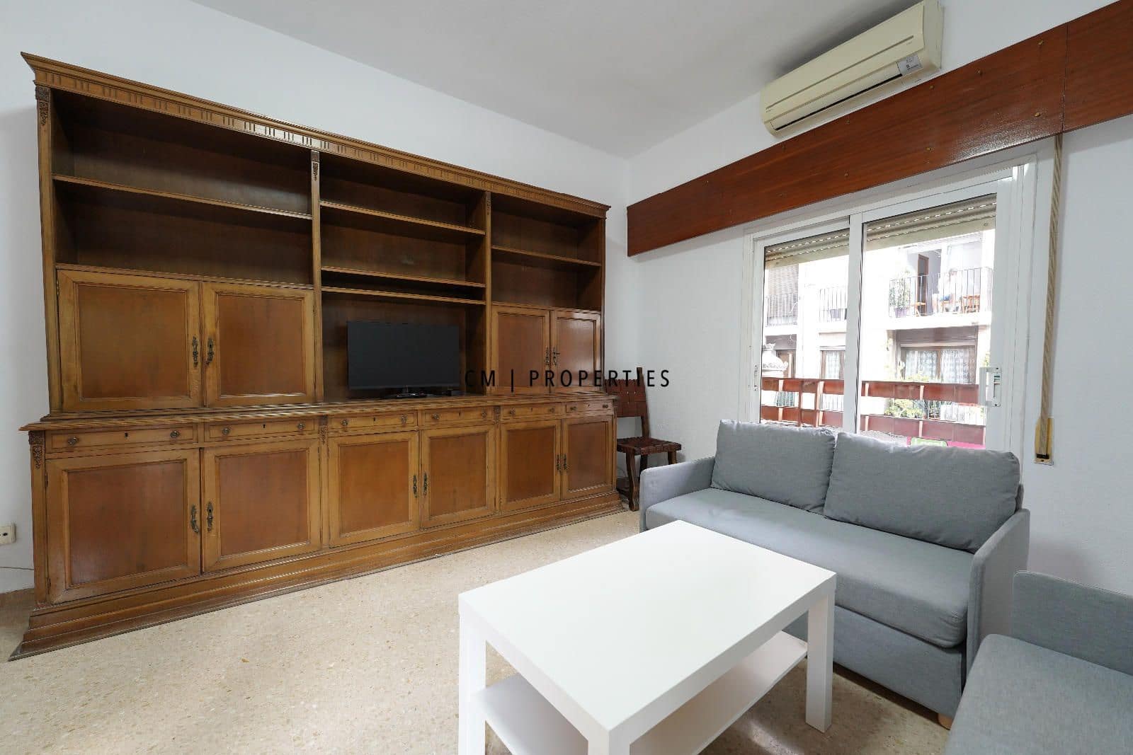 4 bedroom Apartment for rent in Valencia city - € 365 (Ref: 9097105)