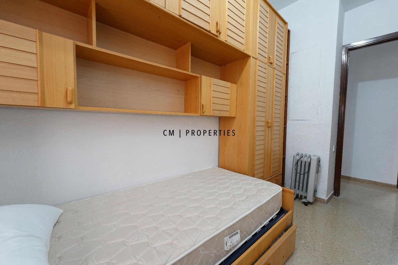 4 bedroom Apartment for rent in Valencia city - € 365 (Ref: 9097105)